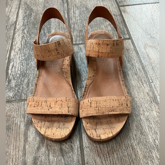 Kenneth Cole Gentle Souls Cork Sandals - Picture 3 of 8